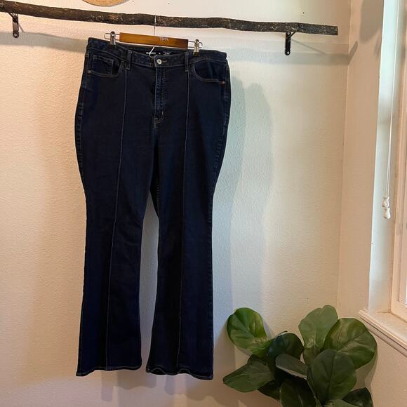 Old Navy Dark Wash Vertical Stitch Higher High Rise Flared Jeans Size 18 - Picture 1 of 12